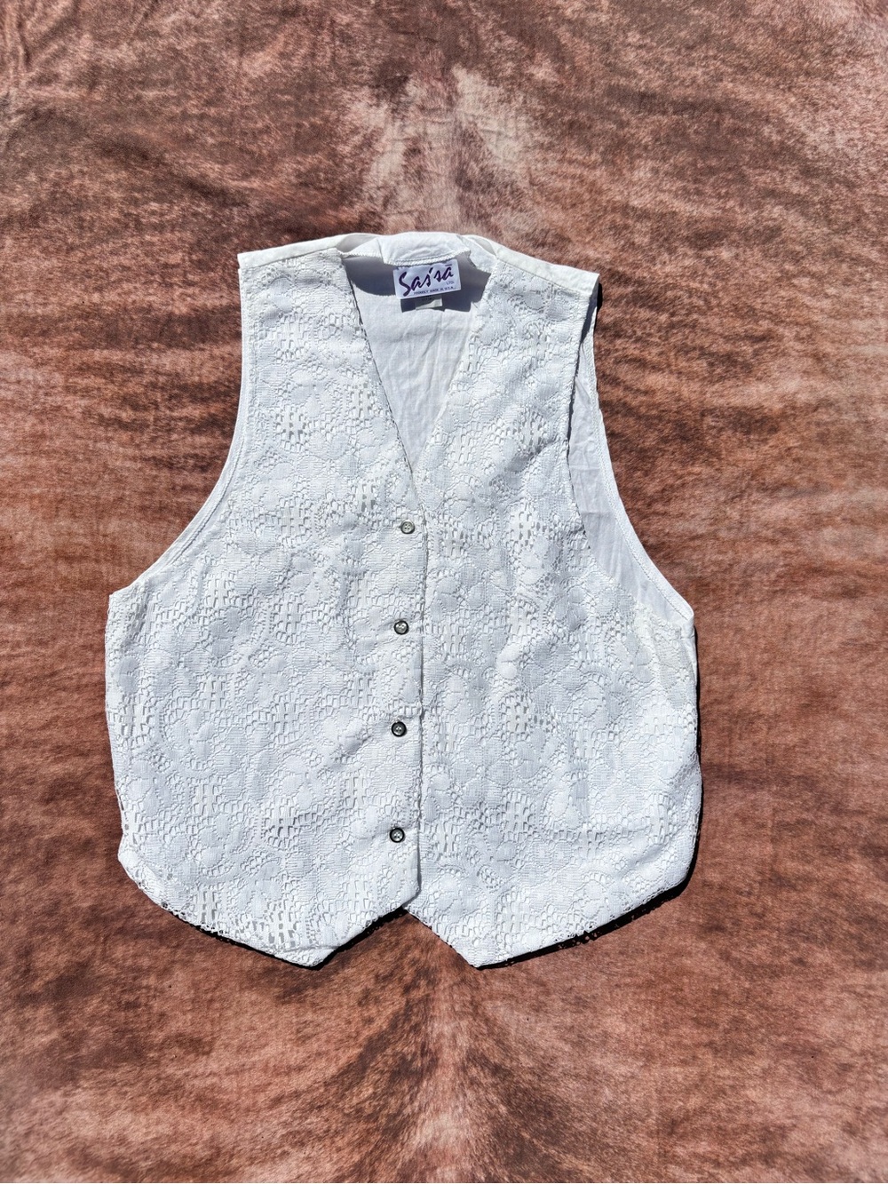 Sassá White Eyelet Button Vest — Sleeveless Layering Piece